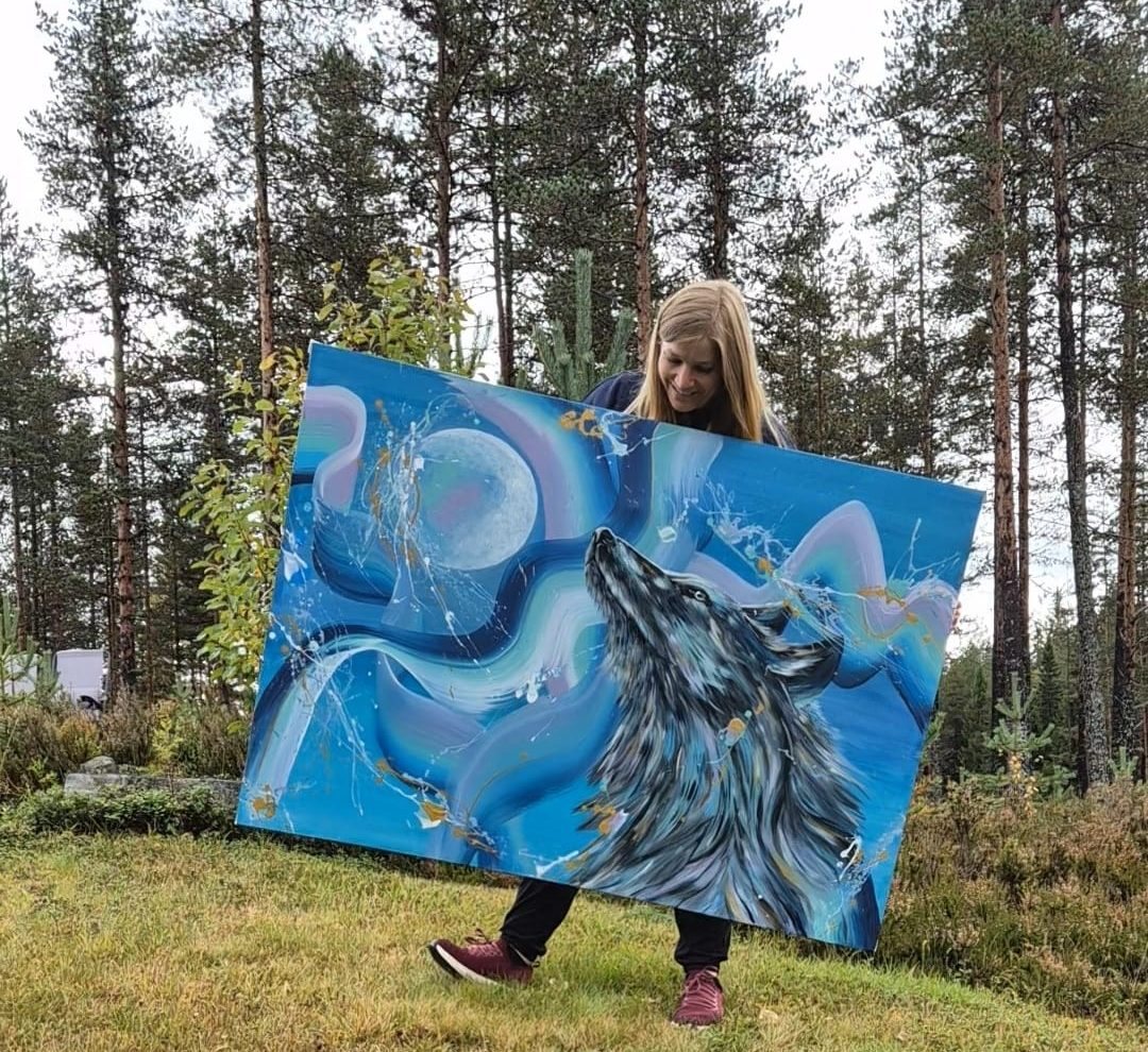 Katharina Schmidt with her painting Moon Call in Trysil